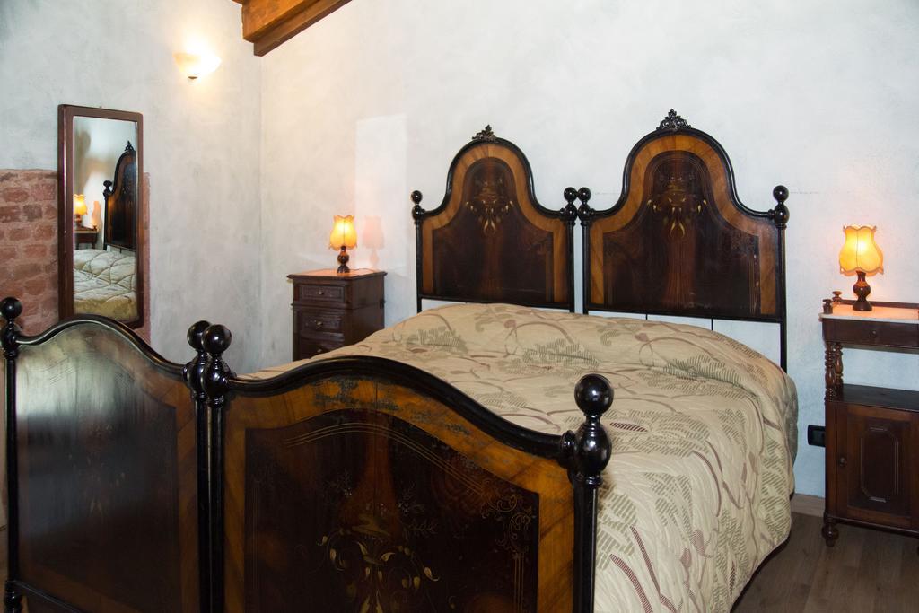 Casa Del Grande Vecchio Panzió Airasca Szoba fotó