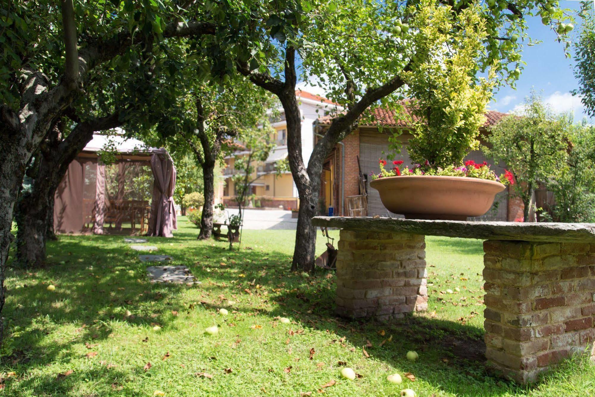 Casa Del Grande Vecchio Panzió Airasca Kültér fotó